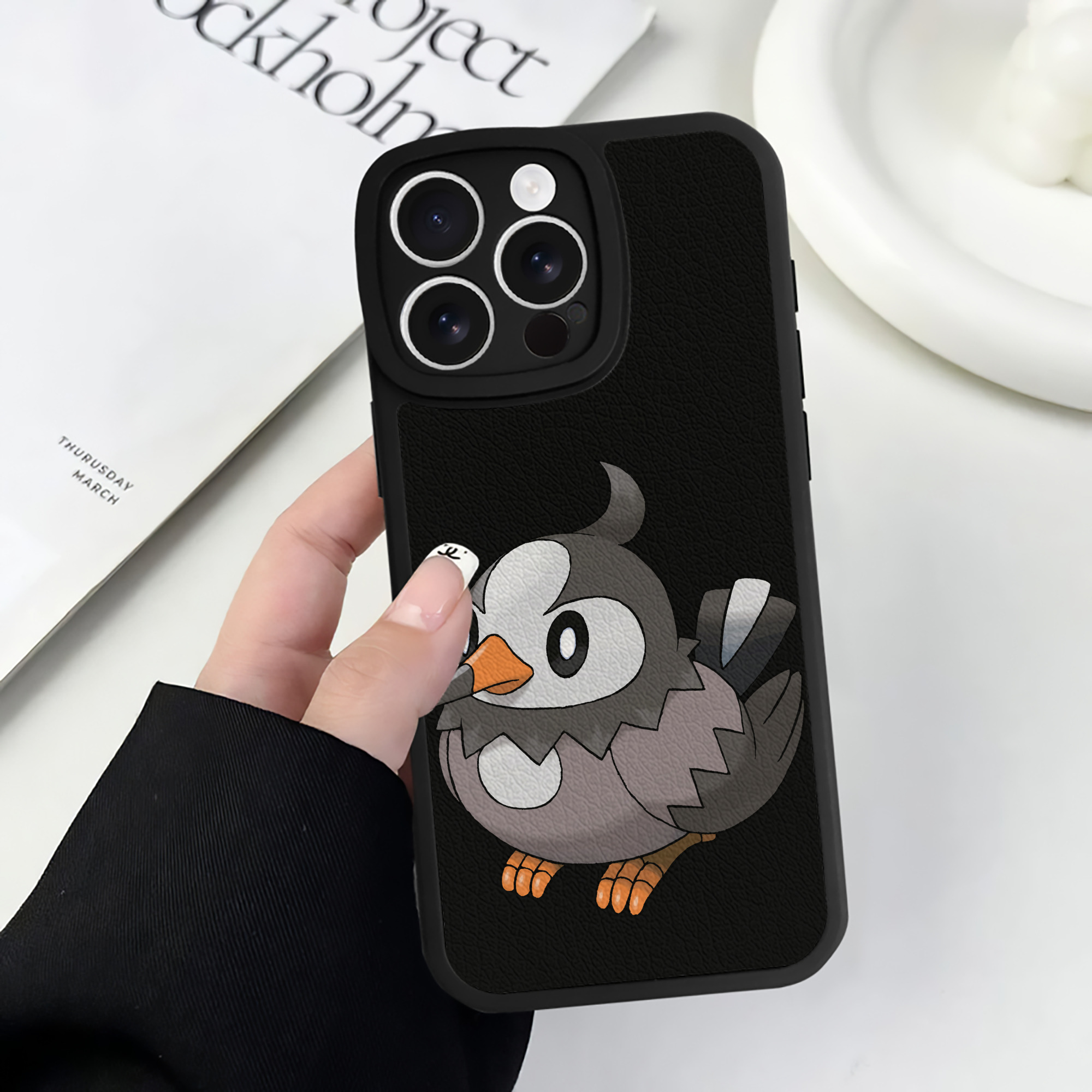 （画像用） ポケットモンスター Pokémon 【iPhone 16シリーズ対応】シリコンスマホケース（レザー調） 材質：シリコン